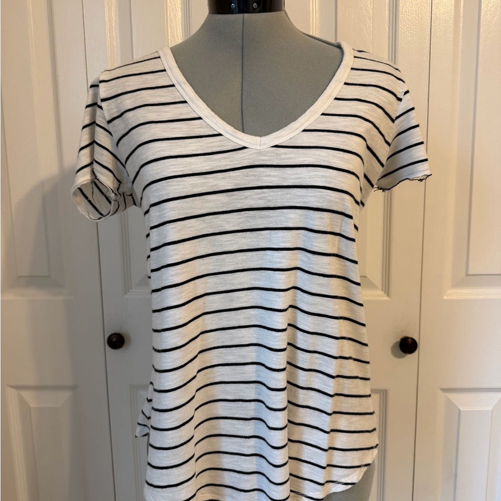 Abercrombie & Fitch White V-Neck Short Sleeve Tee with Black Stripes